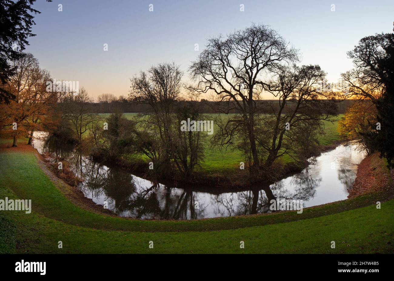 River Cherwell und Blick auf Rousham House, Oxfordshire, England Stockfoto