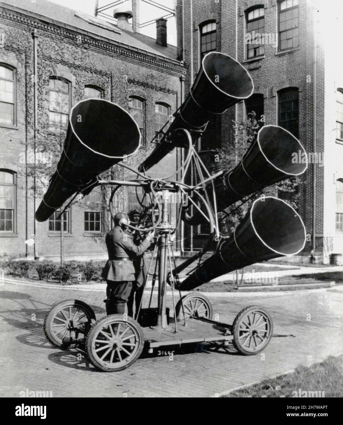 USA - 1939-1945 - im Zweiten Weltkrieg verwendetes Hörgerät - Foto: Geopix Stockfoto