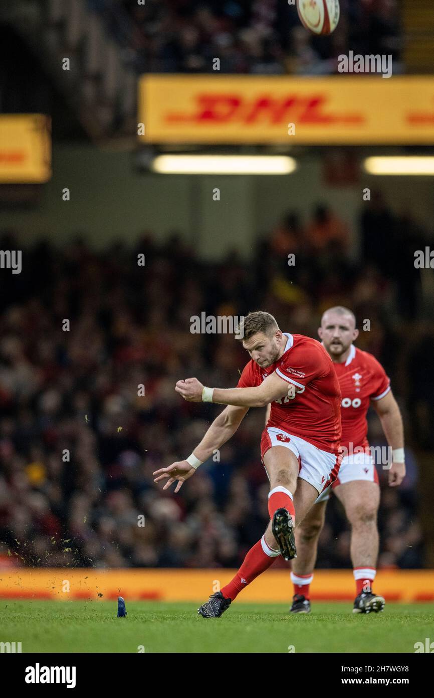 Dan Biggar, walisischer Halbflieger, nimmt in der 65th-minütigen Spielzeit einen Elfmeterstoß, der das Ergebnis zugunsten des Heimteams auf 26-20 Punkte bringt. Stockfoto