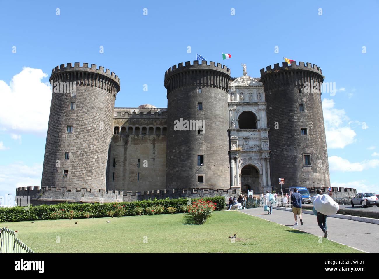 Frontalansicht der Burg Nuovo Stockfoto