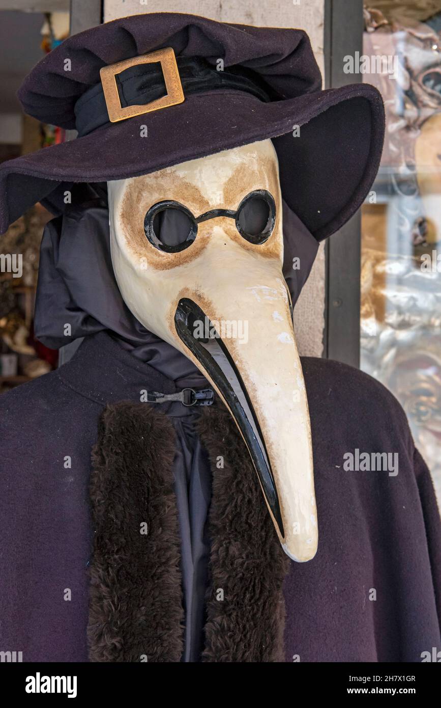 Karnevalskostüm mit Pestdoktor Maske, Venedig, Italien Stockfoto