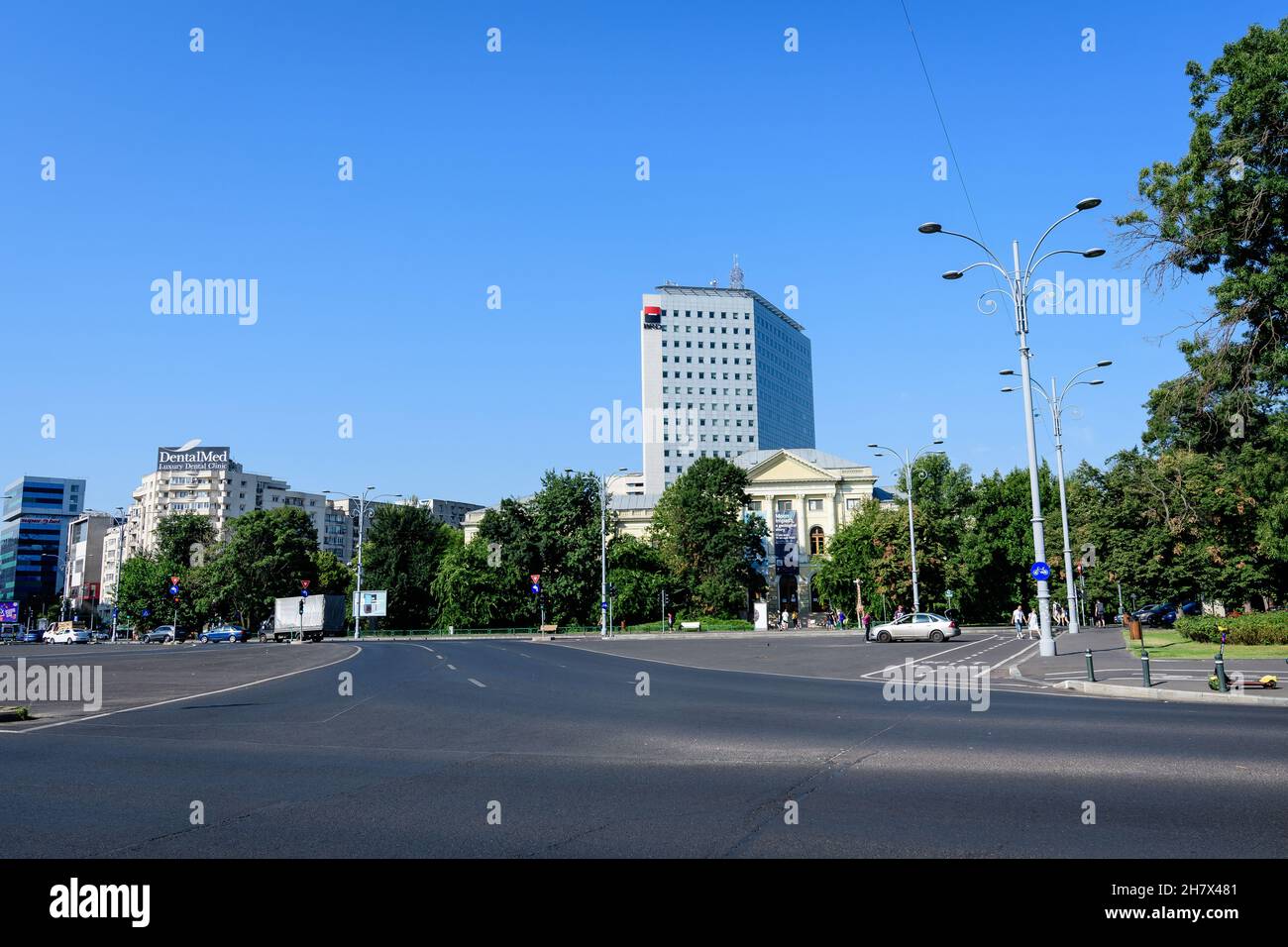 Bukarest, Rumänien, 21. August 2021 - das Gebäude des Naturhistorischen Museums Antipa (Muzeul de Istorie Naturala Antipa), auf dem Victoriei-Platz (Piata Stockfoto