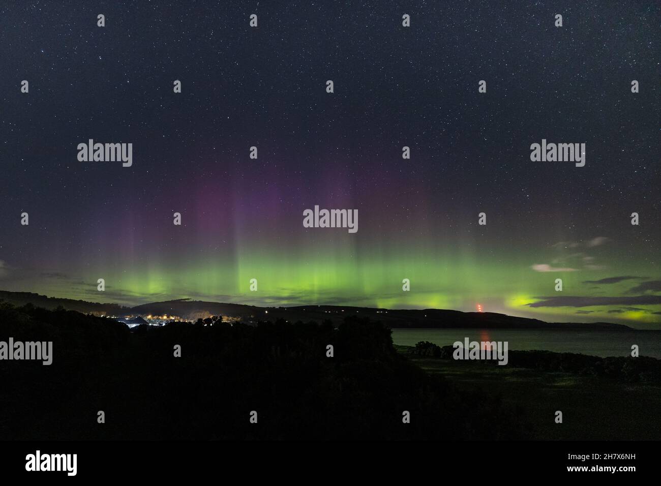 Aurora borealis (Nordlichter) am Himmel über den schottischen Highlands Stockfoto