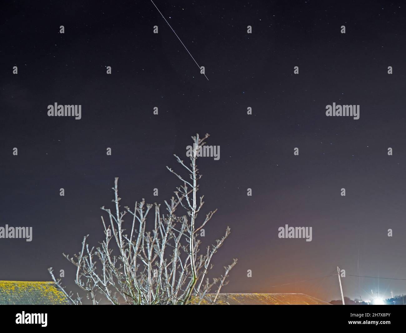 Sheerness, Kent, Großbritannien. 25th. November 2021. Ein heller Pass der Internationalen Raumstation (ISS), als sie an diesem Abend Sheerness, Kent, überfuhr. Kredit: James Bell/Alamy Live Nachrichten Stockfoto