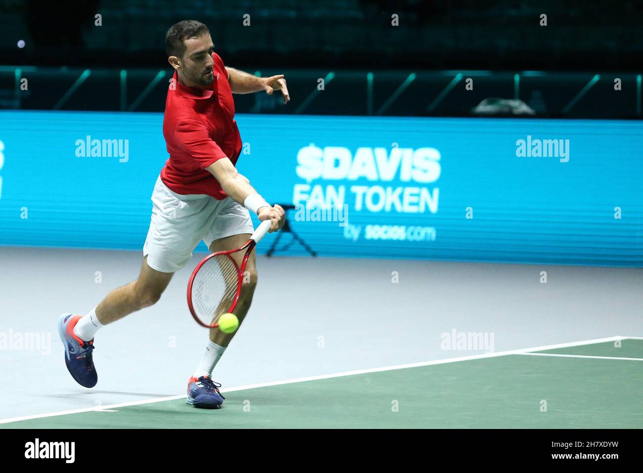 Turin, Italien. 25th. November 2021. Marin Cilic aus Kroatien in Aktion während des Davis-Cup-Gruppe-E-Spiels zwischen Kroatien und Australien bei Pala Alpitour am 25. November 2021 in Turin, Italien. Quelle: Marco Canoniero/Alamy Live News Stockfoto