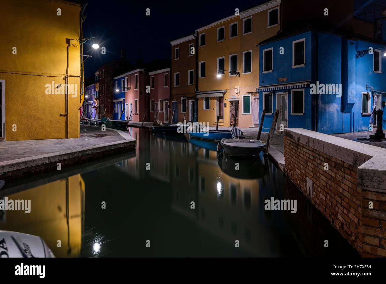 Nacht in Burano. Der Zauber Venedigs Stockfoto