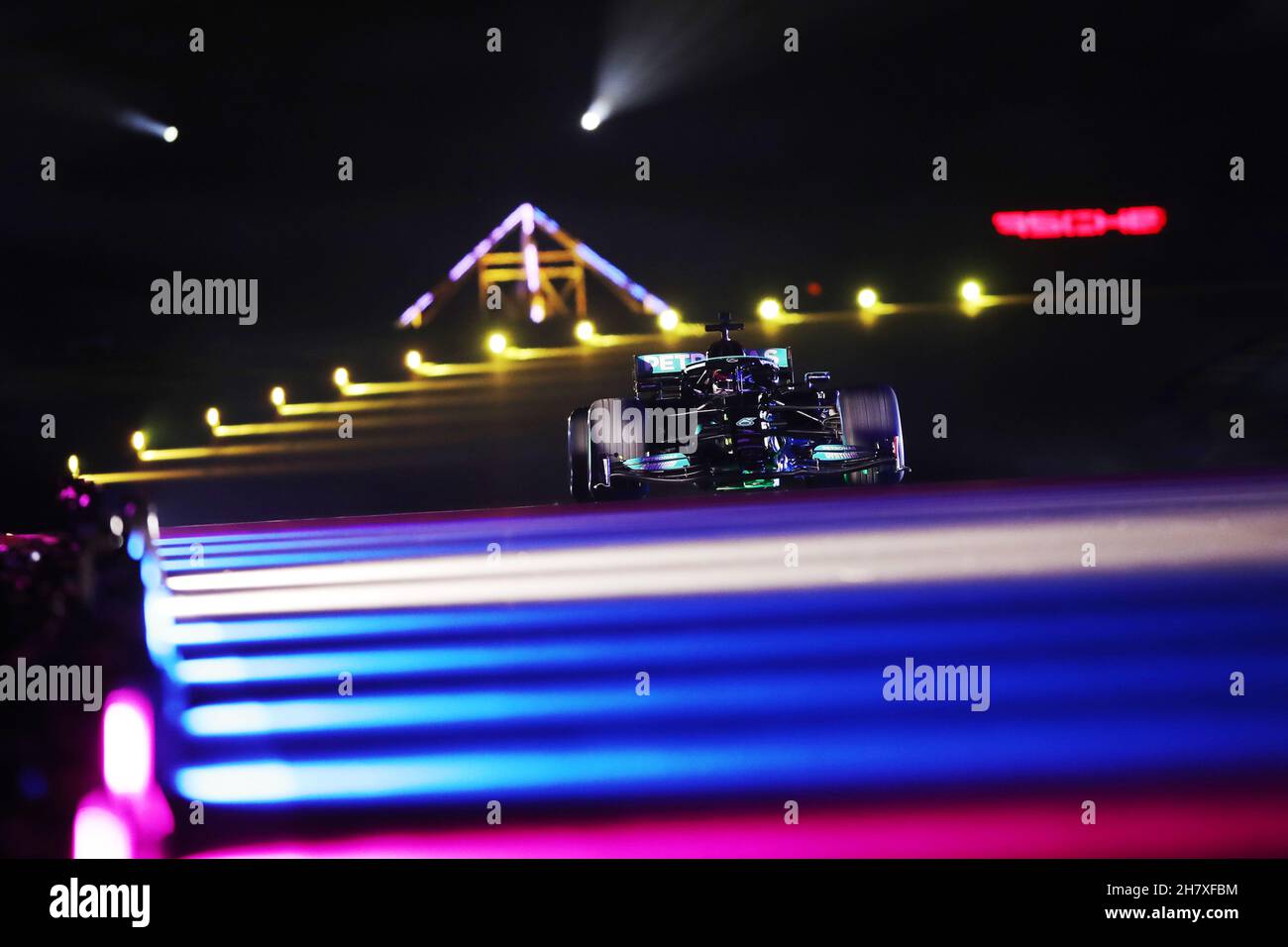 Anthony Davidson (GBR) fährt den Formel-1-Mercedes-AMG F1 W10 EQ Power+ um die Silverstone-Runde der Lichter Stockfoto