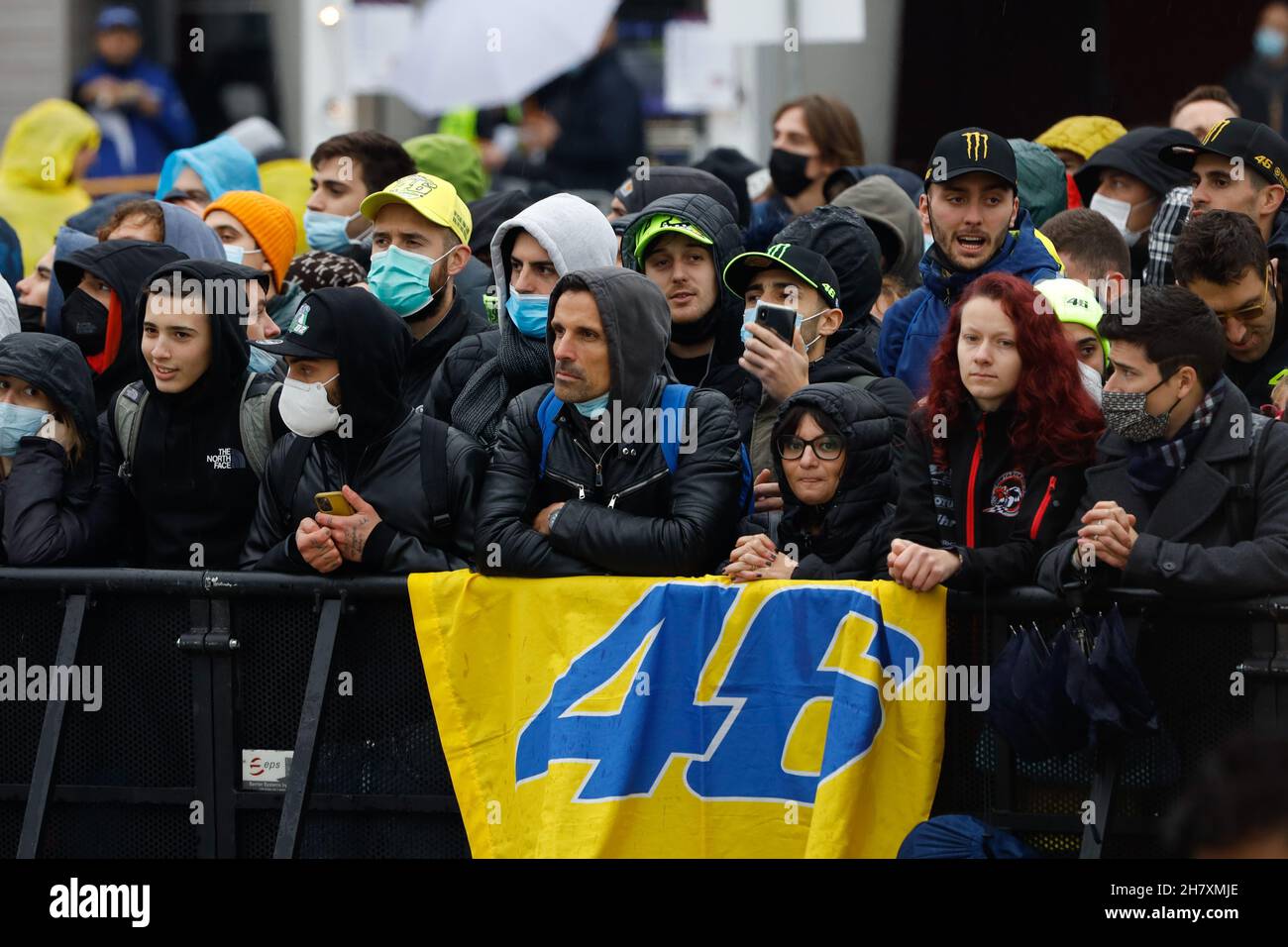 Mailand, Italien. 25th. November 2021. Valentino Rossi VR46 Fans während einer weiteren Runde, Nachrichten in Mailand, Italien, November 25 2021 Quelle: Independent Photo Agency/Alamy Live News Stockfoto
