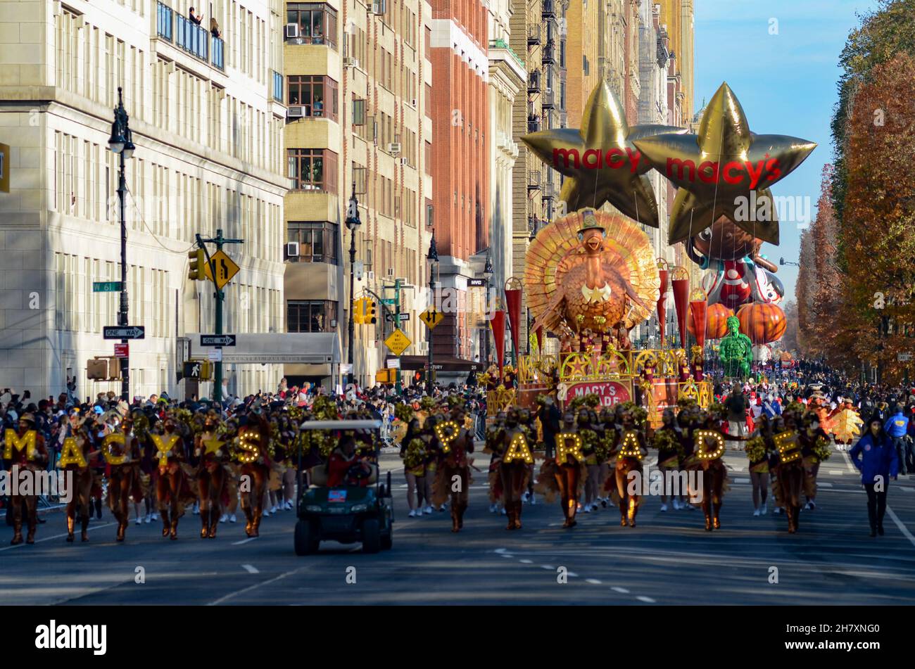 Tausende nahmen an der jährlichen Macy's Thanksgiving Day Parade 95th in New York City am 25. November 2021 Teil. Stockfoto