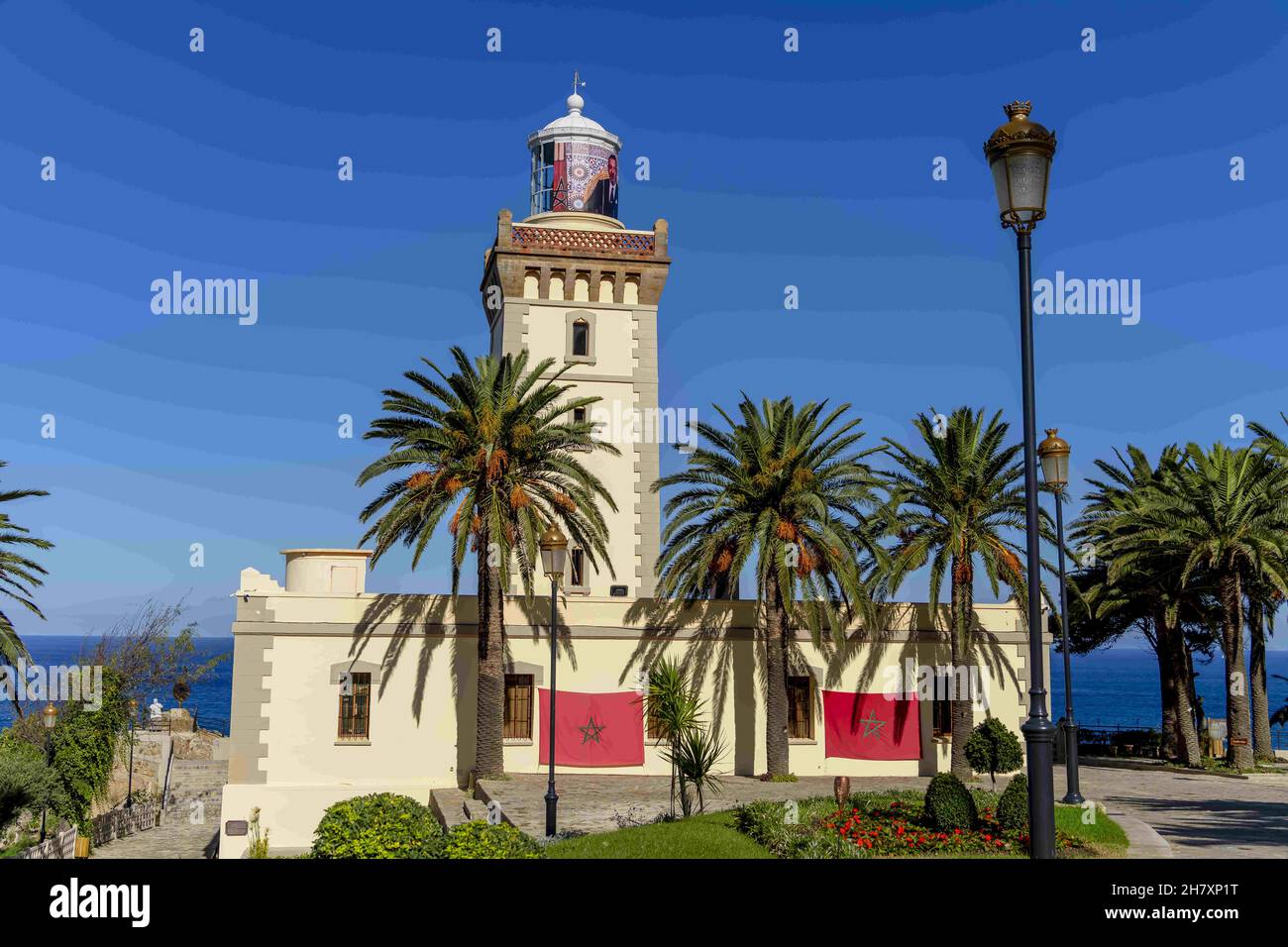 Tanger, Medina, USA. 4th. November 2021. Schöner Leuchtturm von Cap Spartel in der Nähe von Tanger City und Gibraltar, Marokko in Afrika (Bild: © Walter G Arce SR Grindstone Medi/ASP via ZUMA Press Wire) Stockfoto