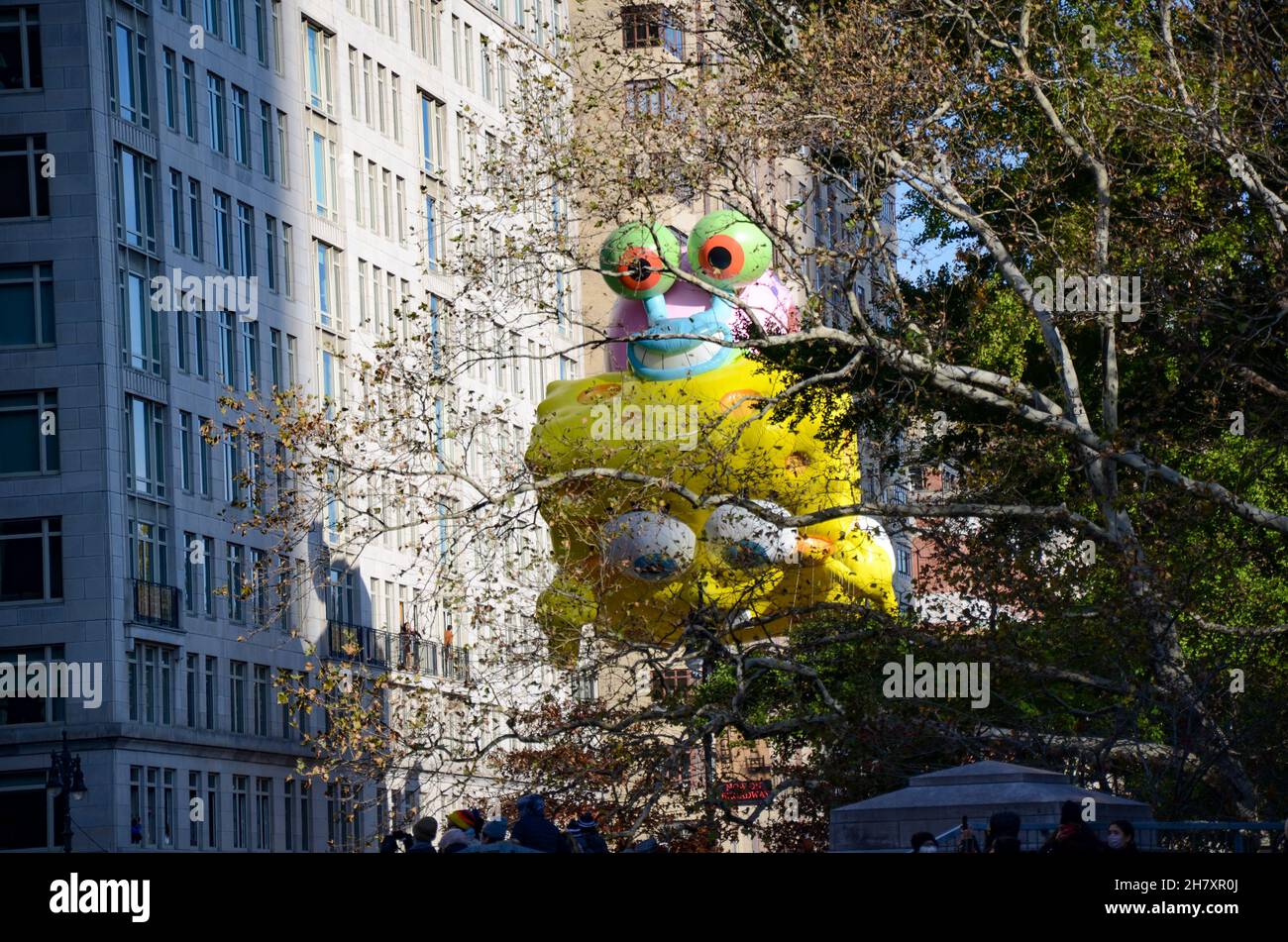 Tausende nahmen an der jährlichen Macy's Thanksgiving Day Parade 95th in New York City am 25. November 2021 Teil. Stockfoto