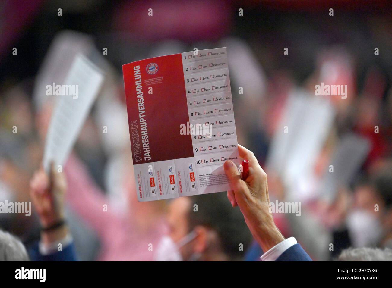 Randmotiv, Stimmkarte, Abstimmung, Hauptversammlung 2021 des FC Bayern München e.V. am 25th. November 2021 im AUDI DOME. Stockfoto