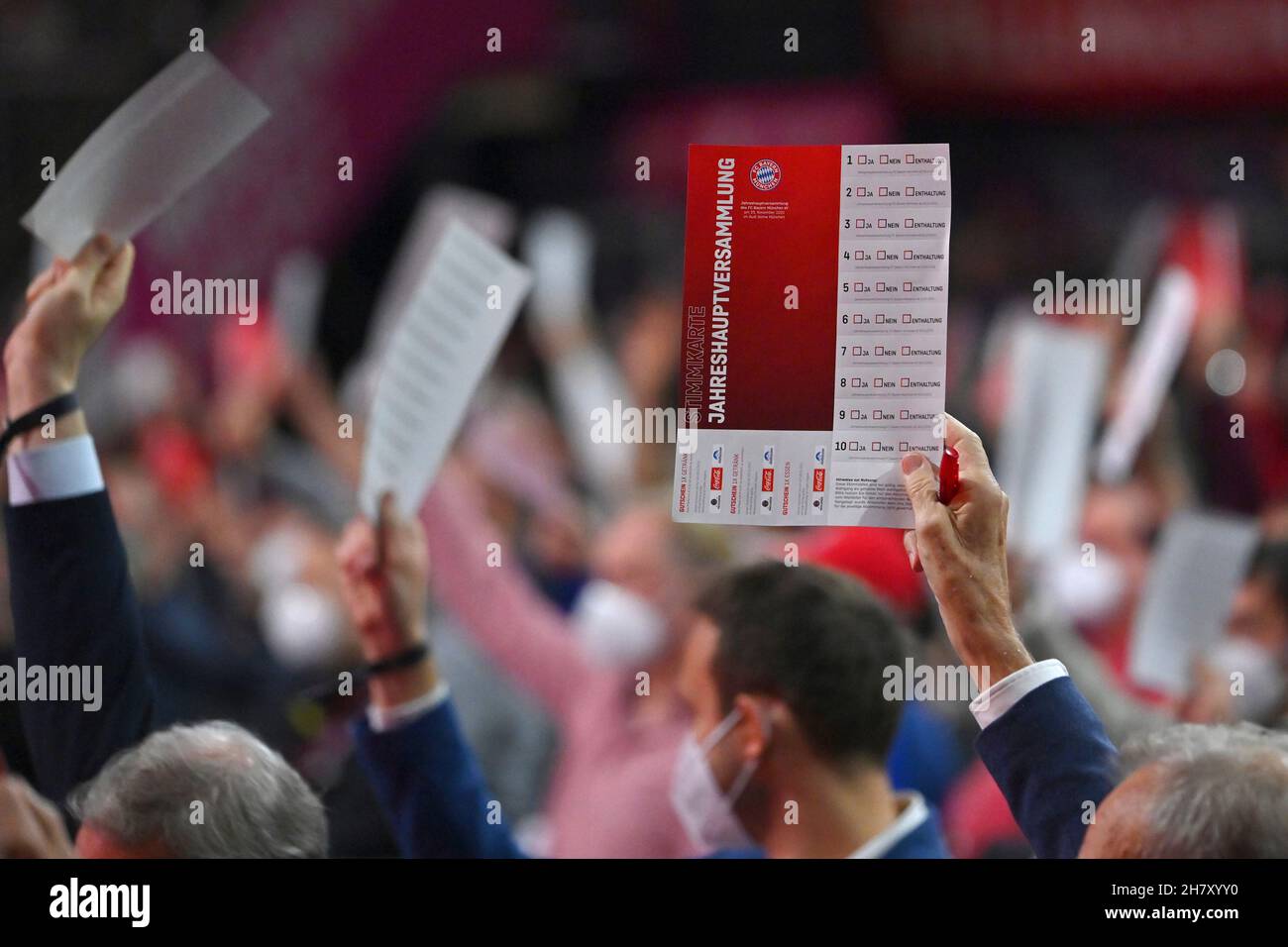 Randmotiv, Stimmkarte, Abstimmung, Hauptversammlung 2021 des FC Bayern München e.V. am 25th. November 2021 im AUDI DOME. Stockfoto