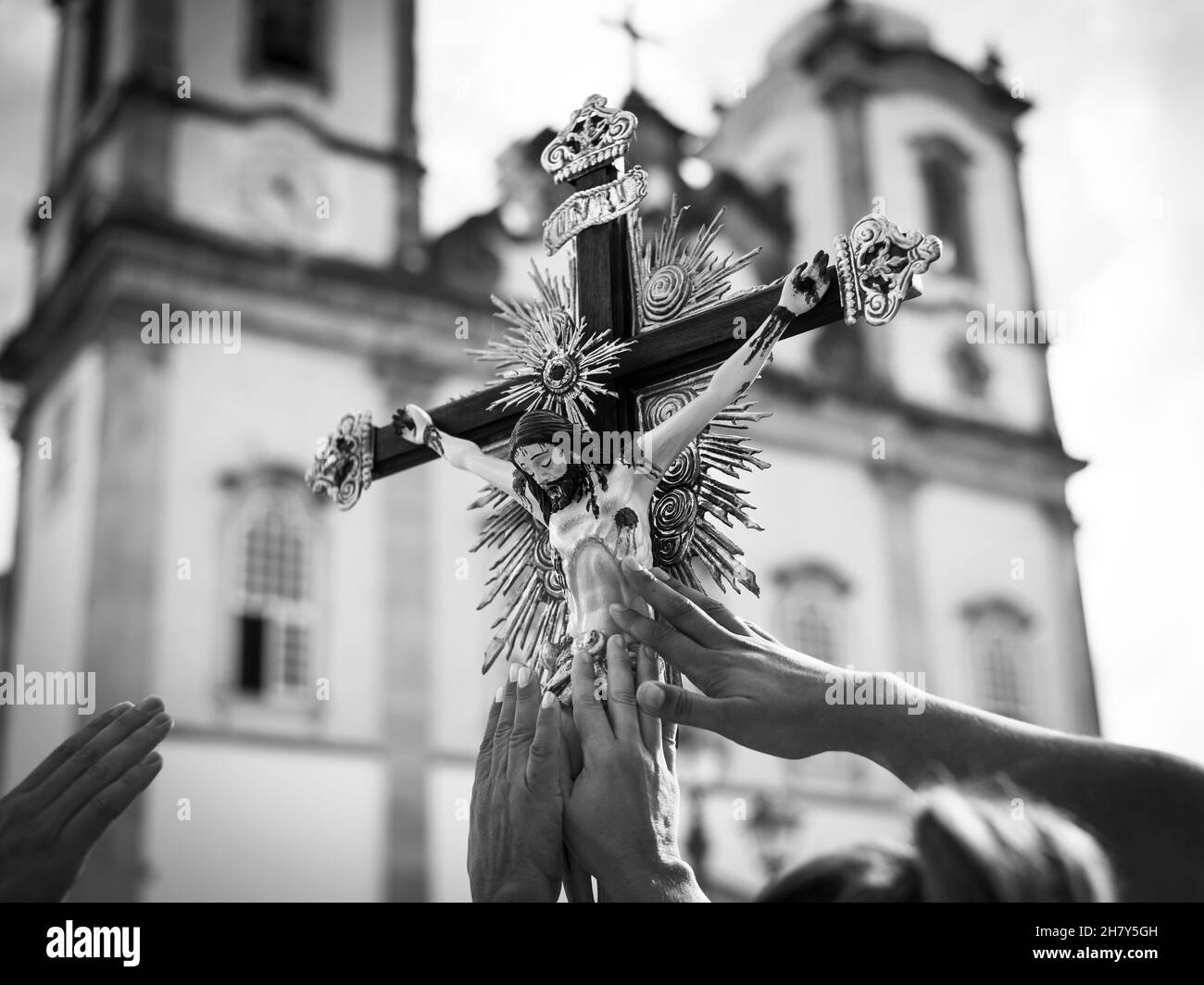 Salvador, Bahia, Brasilien - 28. Dezember 2018: Gläubige feiern den letzten Freitag des Jahres in der Senhor do Bonfim Kirche. Stockfoto