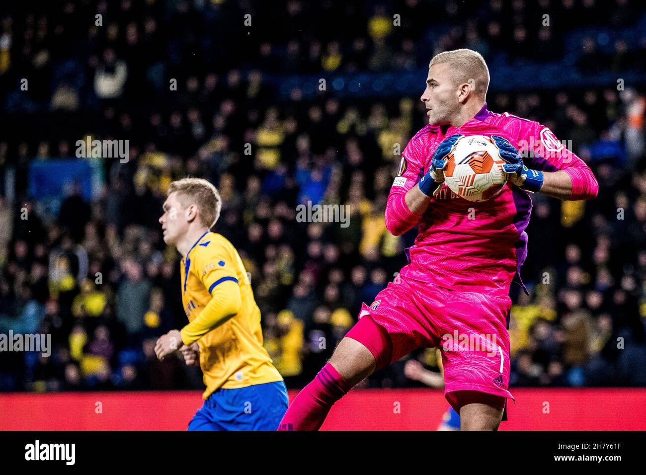 Broendby, Dänemark. 25th. November 2021. Torwart Anthony Lopes (1) aus Lyon, gesehen während des UEFA Europa League-Spiels zwischen Broendby IF und Lyon im Broendby-Stadion in Broendby. (Foto: Gonzales Photo/Alamy Live News Stockfoto