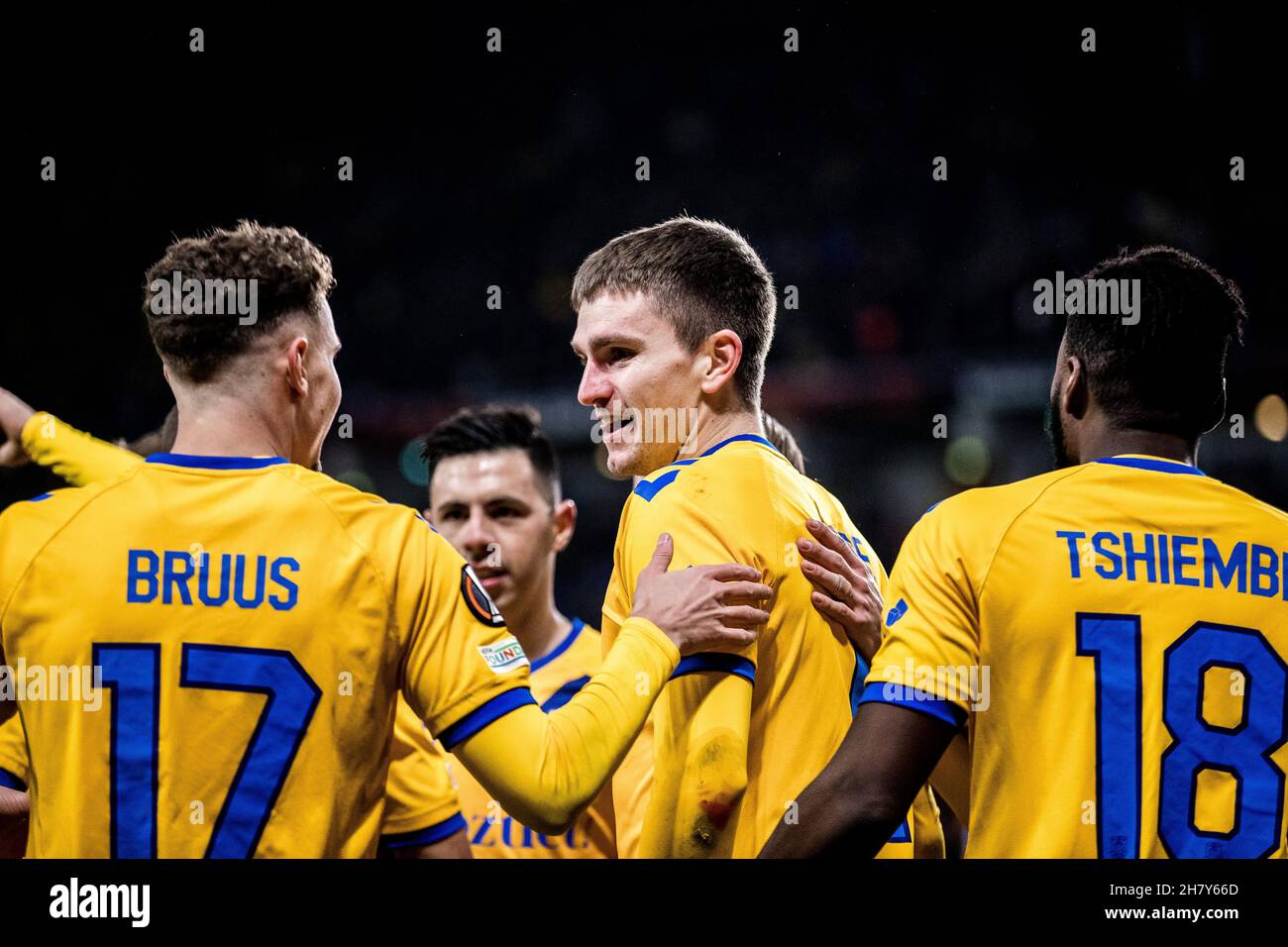 Broendby, Dänemark. 25th. November 2021. Mikael Uhre (11) aus Broendby IF punktet während des UEFA Europa League-Spiels zwischen Broendby IF und Lyon im Broendby-Stadion in Broendby mit 1-0 Punkten. (Foto: Gonzales Photo/Alamy Live News Stockfoto