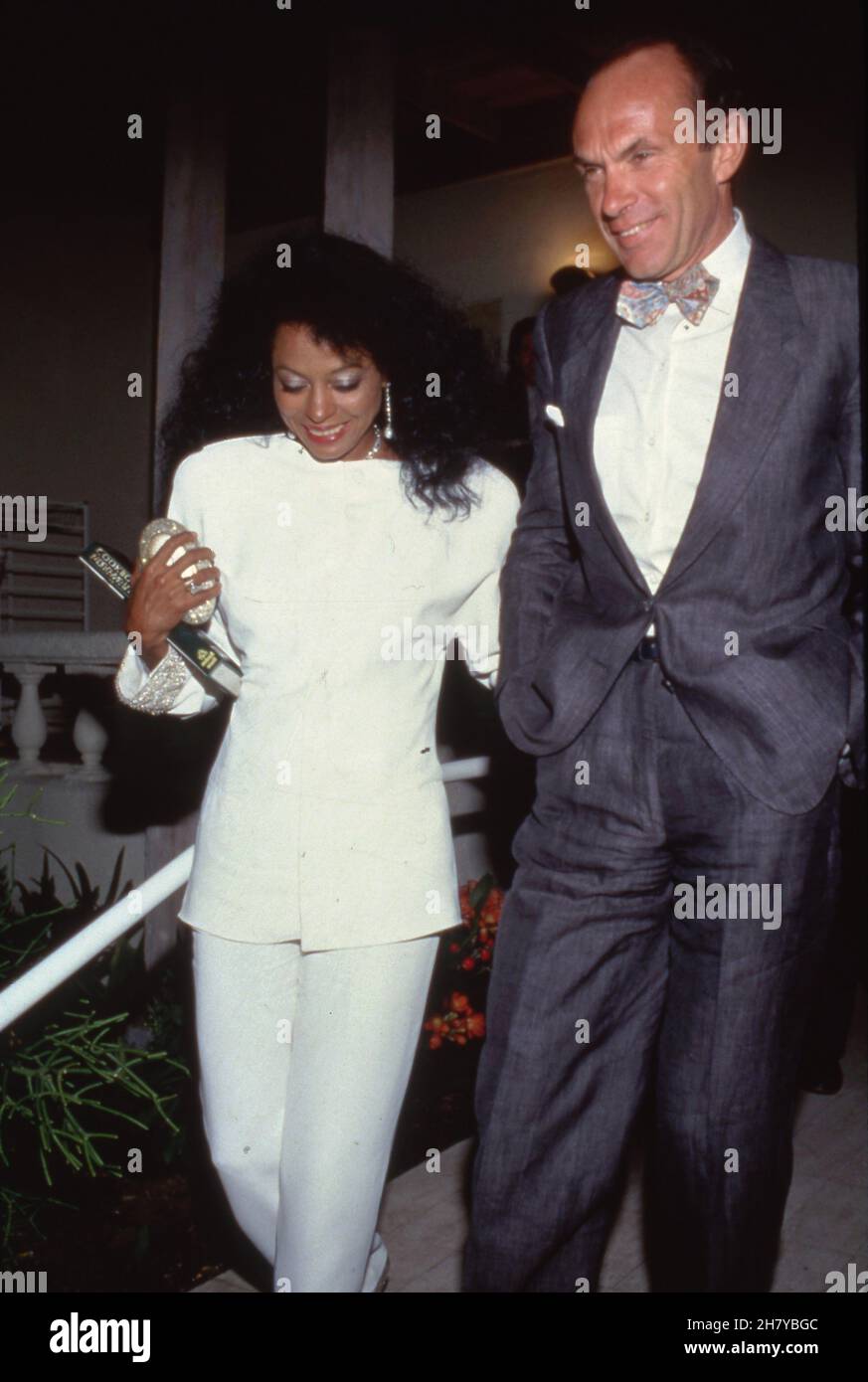 Diana Ross und Arne Naess im Spago's Restaurant im Spago's in Los Angeles, Kalifornien 26. März 1987 Quelle: Ralph Dominguez/MediaPunch Stockfoto