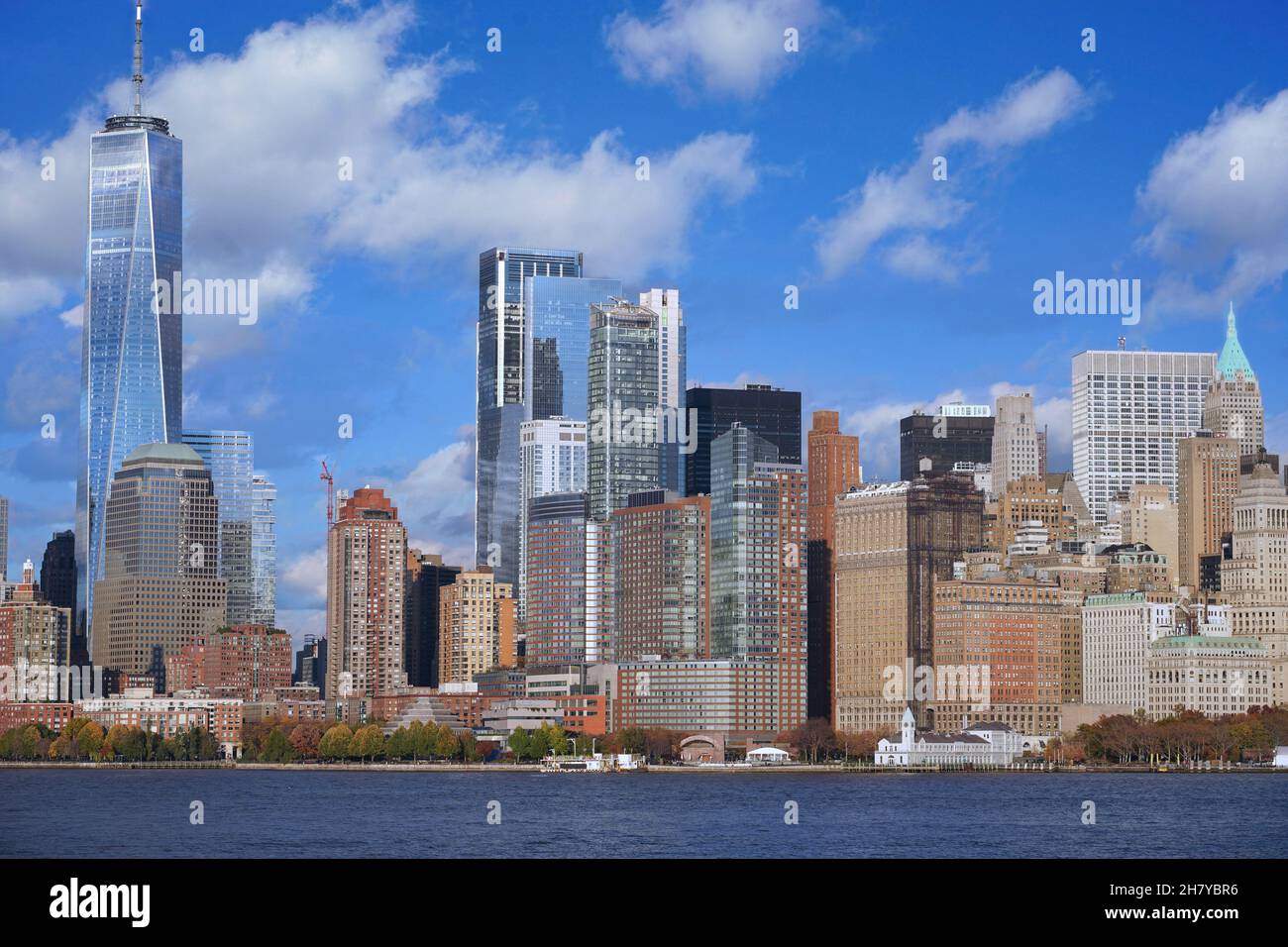 Skyline von Southern Manhattan mit Blick auf den Battery Park Stockfoto