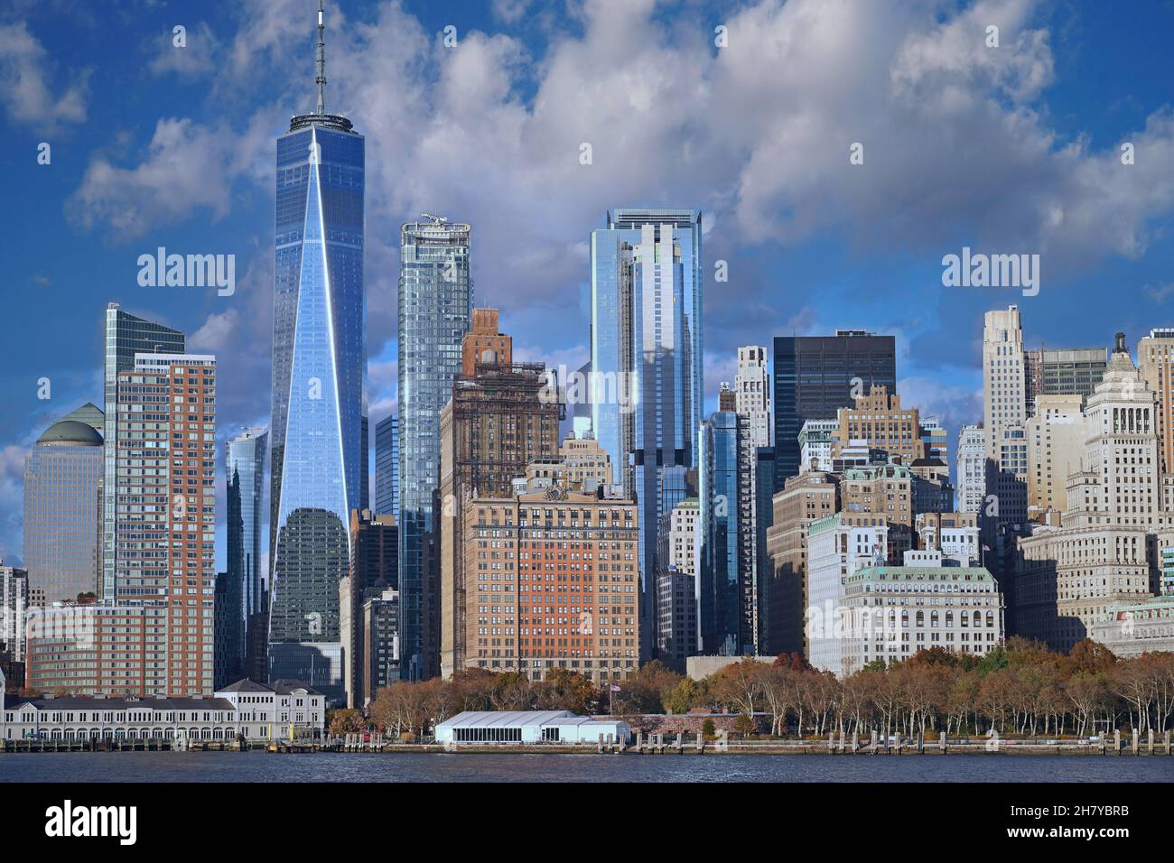 Skyline von Southern Manhattan mit Blick auf den Battery Park Stockfoto