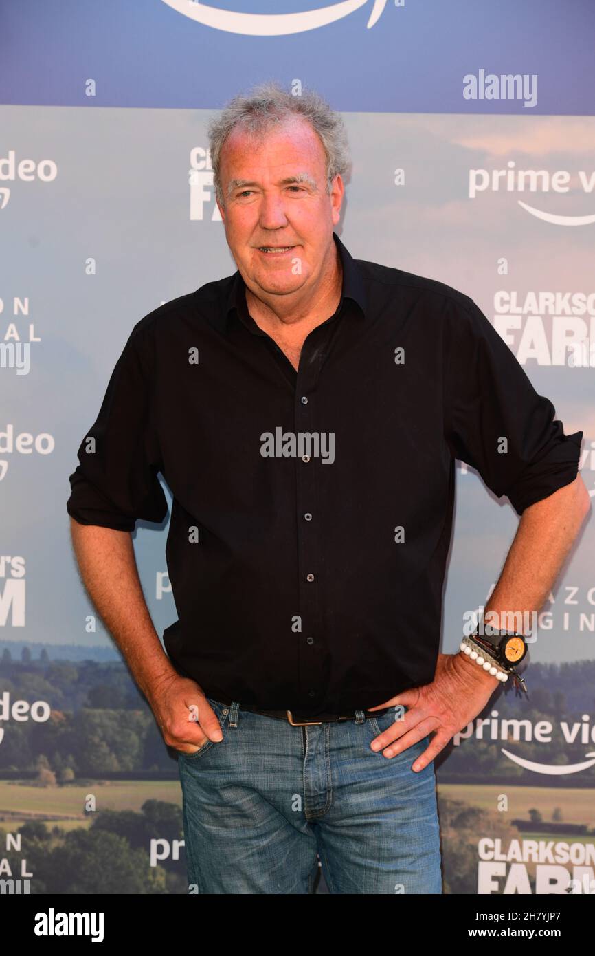 Datei-Foto vom 09/06/21 von Jeremy Clarkson, der enthüllt hat, dass er knapp entkam und sein Bein bei einem Unfall auf seiner Farm verlor. Der Fernsehmoderator spielt die Hauptrolle in Clarkson's Farm, auf der er auf seinem eigenen Land in den Cotswolds Feldfrüchte anbauen und Vieh aufziehen sieht. Stockfoto
