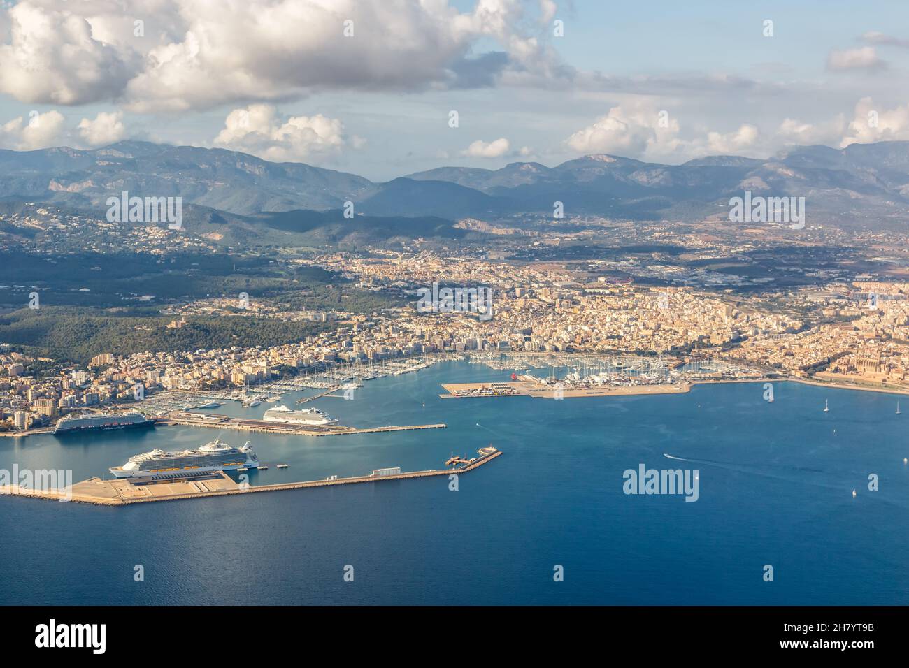 Palma de Mallorca Stadt mit Mittelmeer Reisen Urlaub Urlaub Luftaufnahme Foto in Spanien Stockfoto
