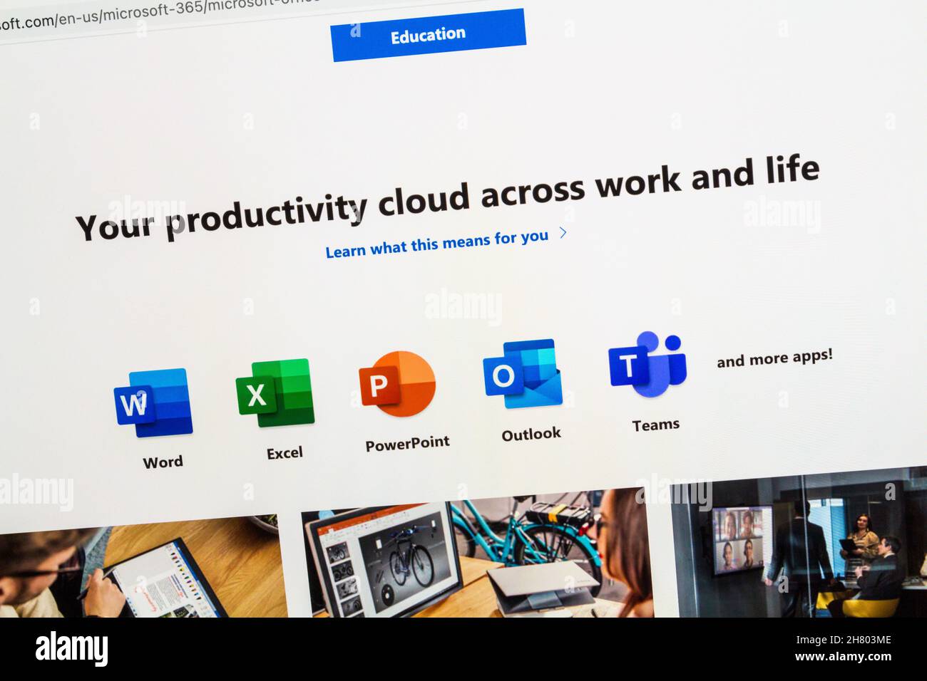 Microsoft-Website mit Symbolen der Office-Suite (Word, Excel, PowerPoint, Outlook, Teams) auf dem Computerbildschirm im Browser Stockfoto