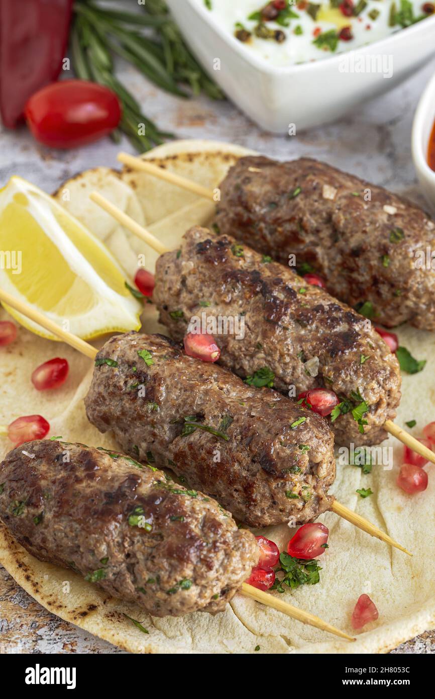 Traditionelles hausgemachtes Kafta oder KoftaKebabRind und Lamm mit