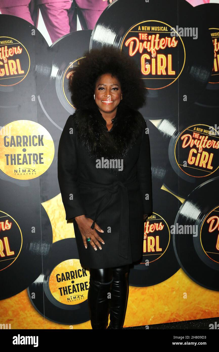 Mica Paris, The Drifters Girl - Opening Night, Garrick Theatre, London, Großbritannien, 25. November 2021, Foto von Richard Goldschmidt Stockfoto