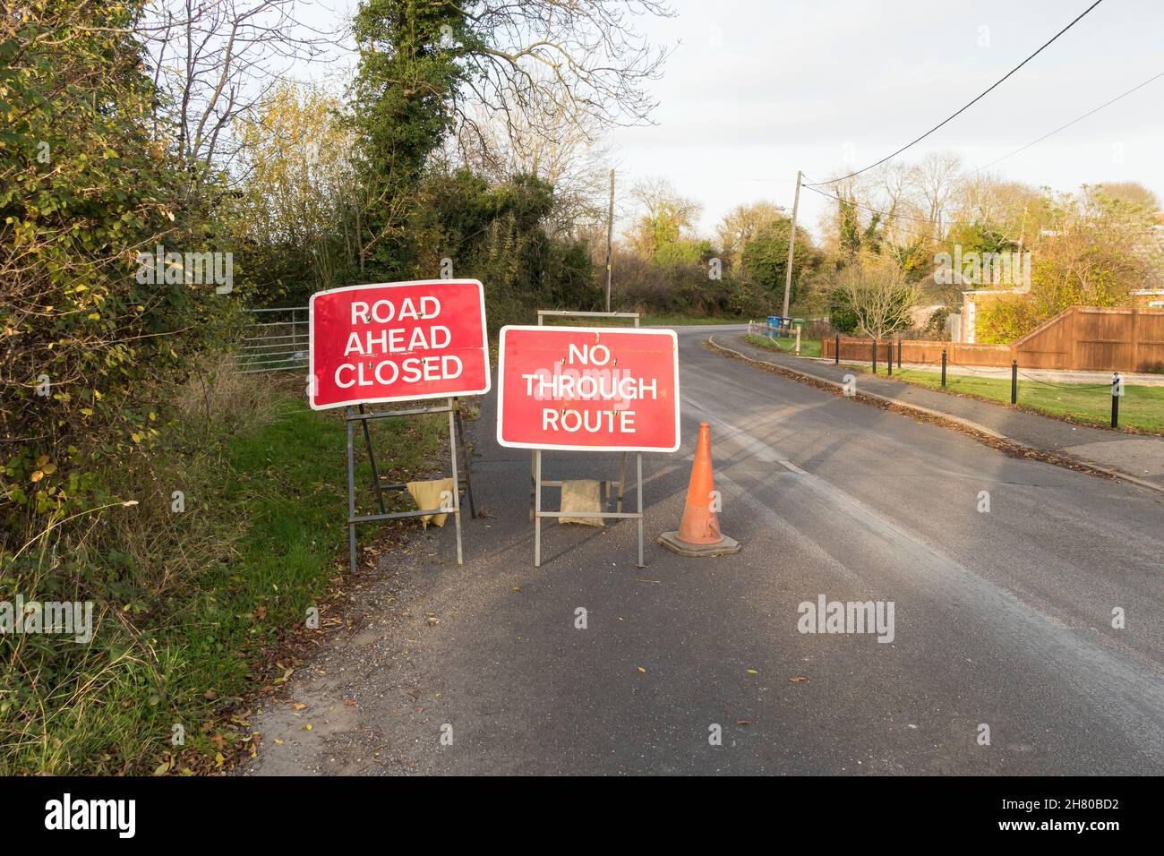 Straßensperrung erweiterte Warnschilder Cherry Willingham 2021 Stockfoto