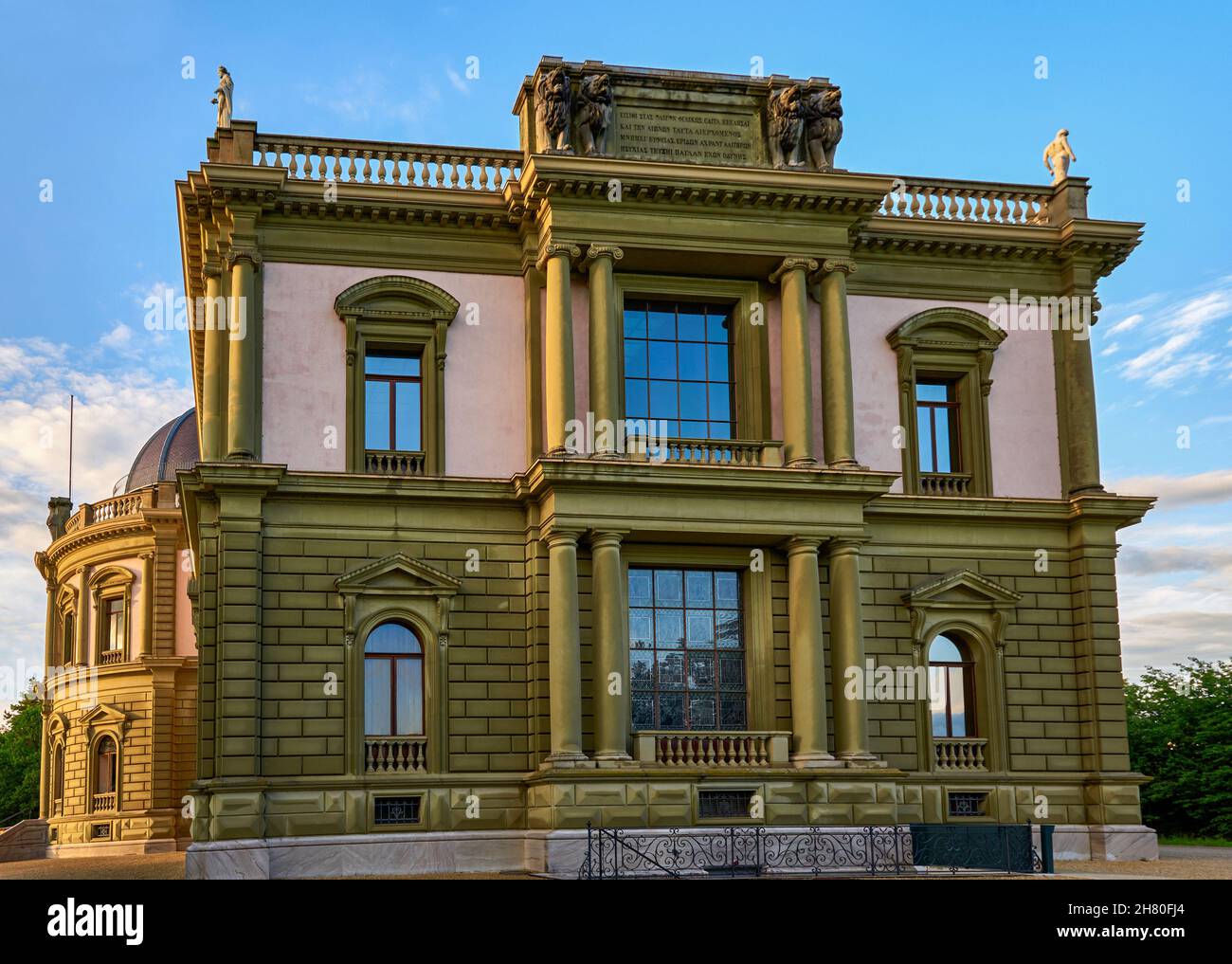 Blick auf das Glas- und Keramikmuseum im Ariana-Park, Genf Stockfoto