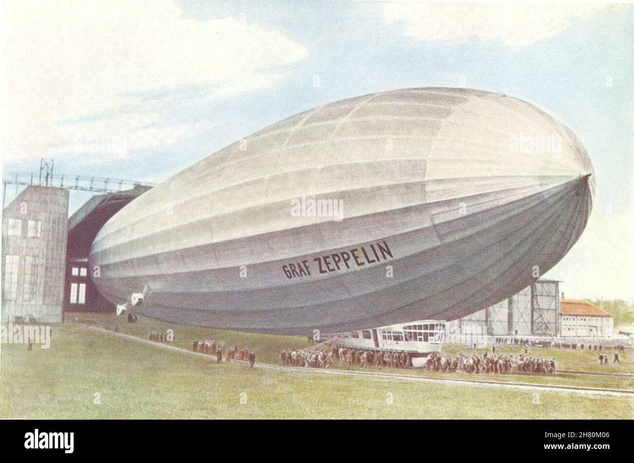 FLUGZEUG. Der Graf Zeppelin, der aus ihrem Schuppen 1930 geschleppt wurde Stockfoto