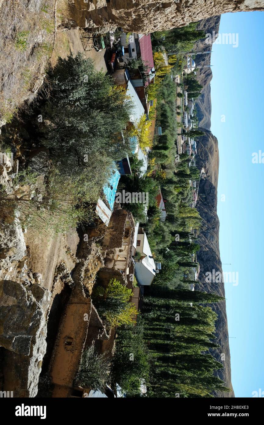 Tödürge Felshöhlen; Es enthält etwa 100 Höhlen, die durch das Schnitzen in die Felsen im Zara-Bezirk von Sivas geschaffen und als Behausungen genutzt wurden. Stockfoto