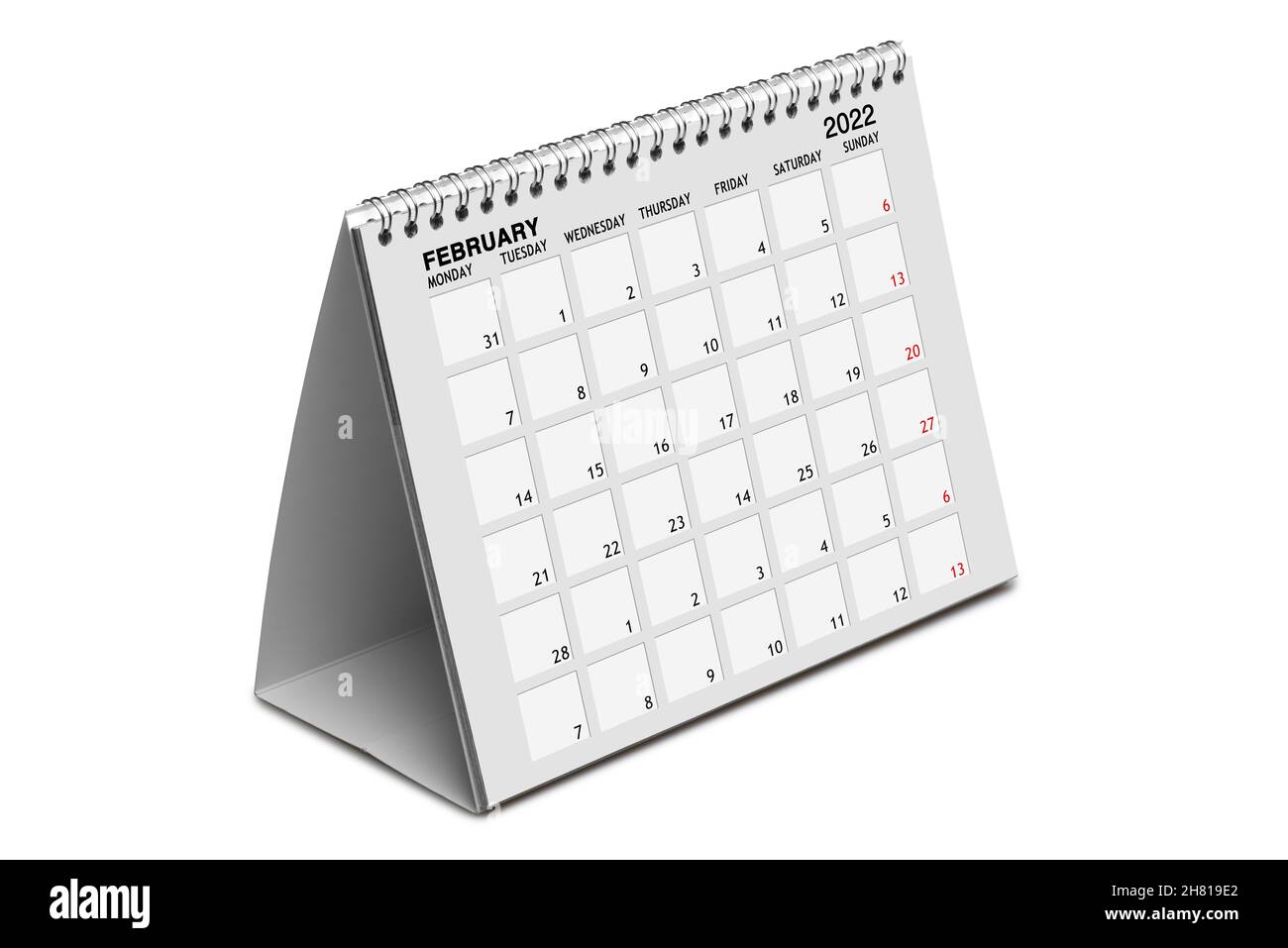 Februar 2022 Tischkalender isoliert auf weiß mit Beschneidungspfad. Pfad für das erste Blatt Stockfoto