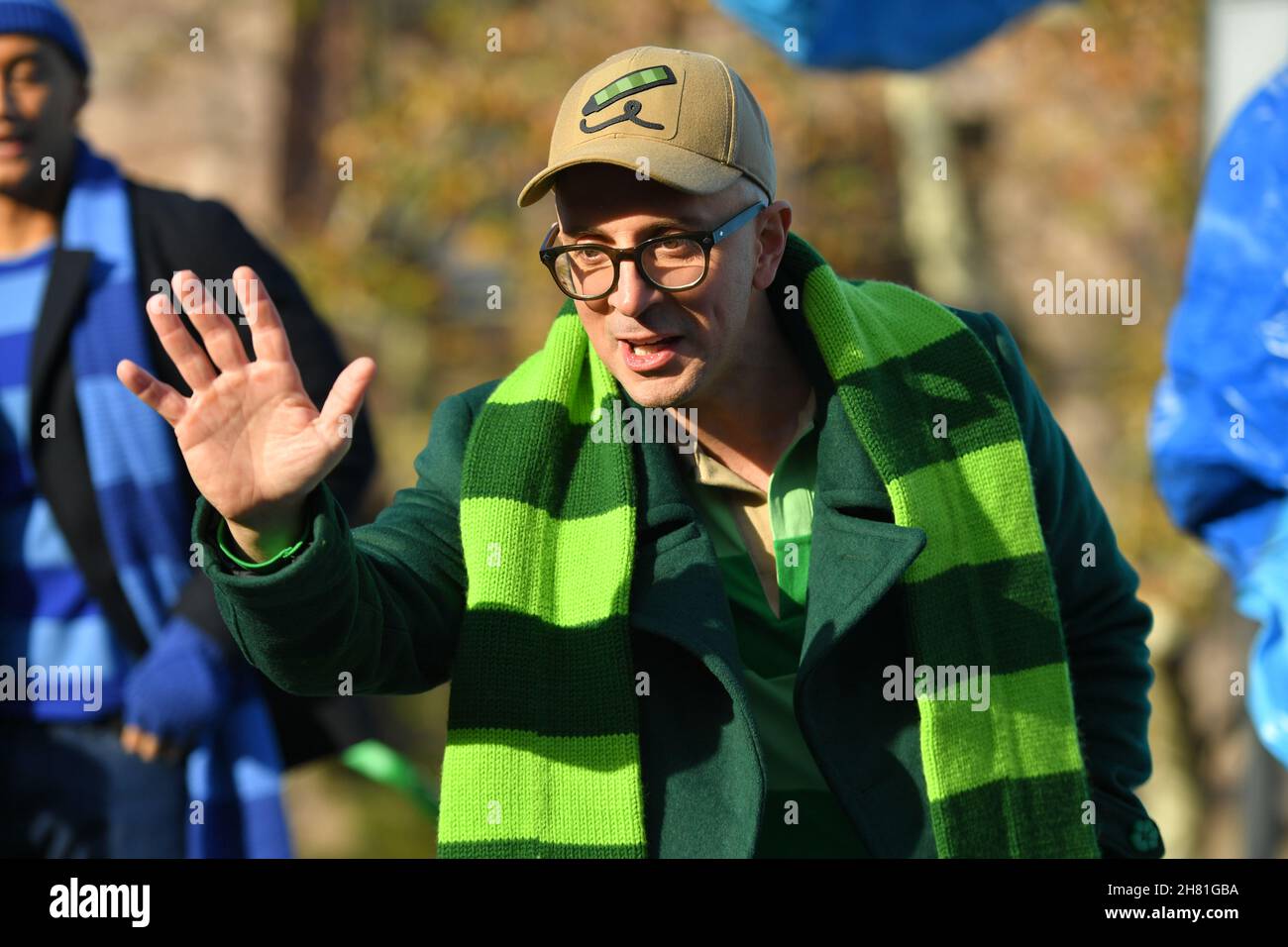 Steve Burns, der ehemalige Gastgeber von „Blue’s Clues“, nimmt an der jährlichen Macy's Thanksgiving Day Parade 95th am 25. November 2021 in New York Teil. Stockfoto