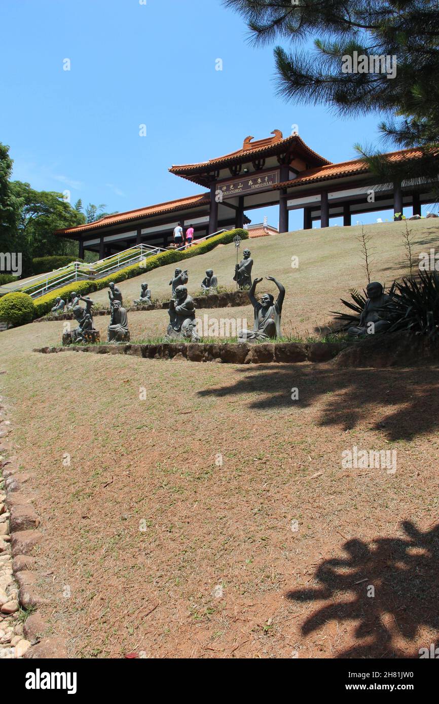 Der buddhistische Tempel zu lai - Statuen der Mönche oder Arhats - Cotia- São Paulo- Brasilien. Stockfoto