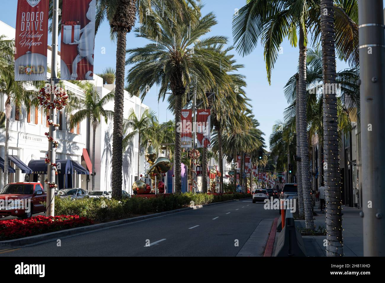 Beverly Hills, CA USA - 25. November 2021: Rodeo Drive wird am Thanksgiving-Tag zu Weihnachten dekoriert Stockfoto