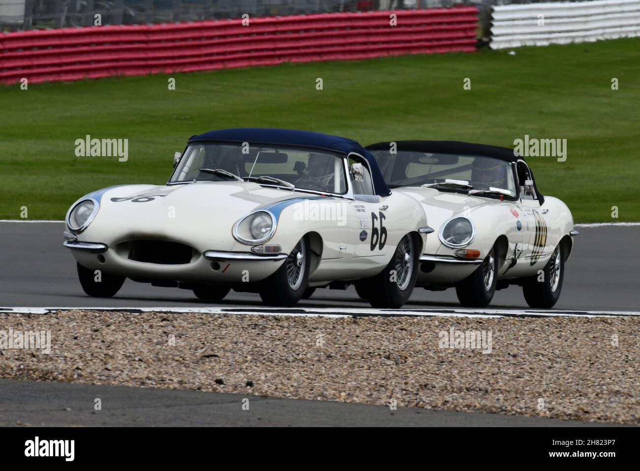 James Cottingham, Harvey Stanley, Jaguar E-Type, Royal Automobile Club Historic Tourist Trophy, Pre-1963 GT, die Tourist Trophy ist die längste Esta Stockfoto