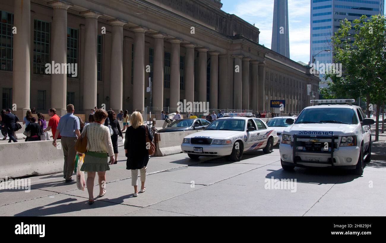 Toronto, Ontario, Kanada - 06/15/2010: Crowd Control Barriers use as part of Crown Management Planning in G20 Stockfoto