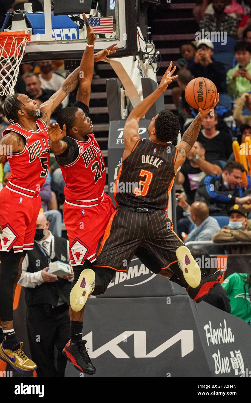 Orlando, Florida, USA, 26. November 2021, Orlando Magic Forward Chuma Okeke #3 Versuch, einen Korb im Amway Center zu machen. (Foto: Marty Jean-Louis) Quelle: Marty Jean-Louis/Alamy Live News Stockfoto