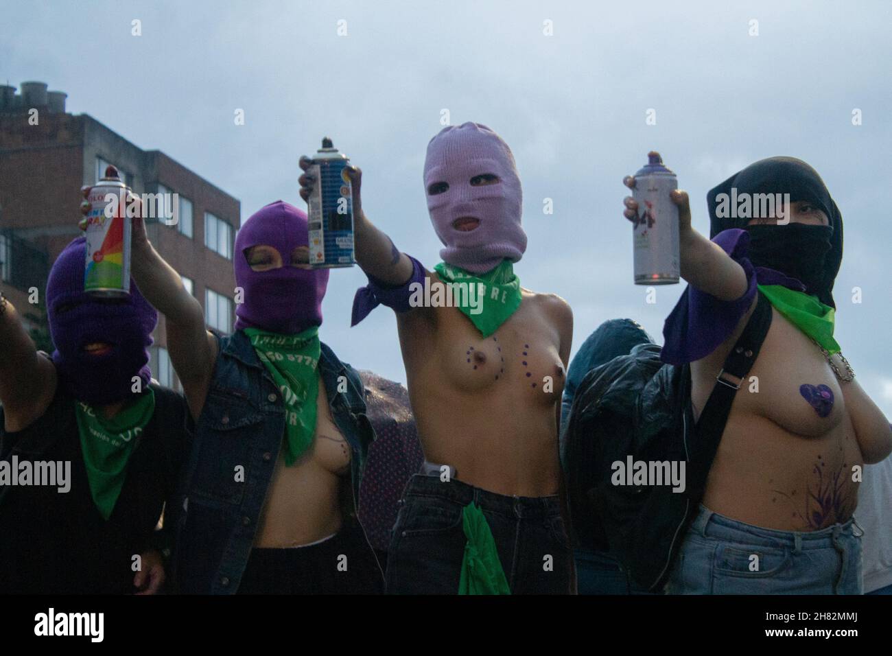 Am 25. November 2021 nehmen Frauen am Internationalen Tag zur Beseitigung von Gewalt gegen Frauen in Bogota, Kolumbien, Teil. Stockfoto