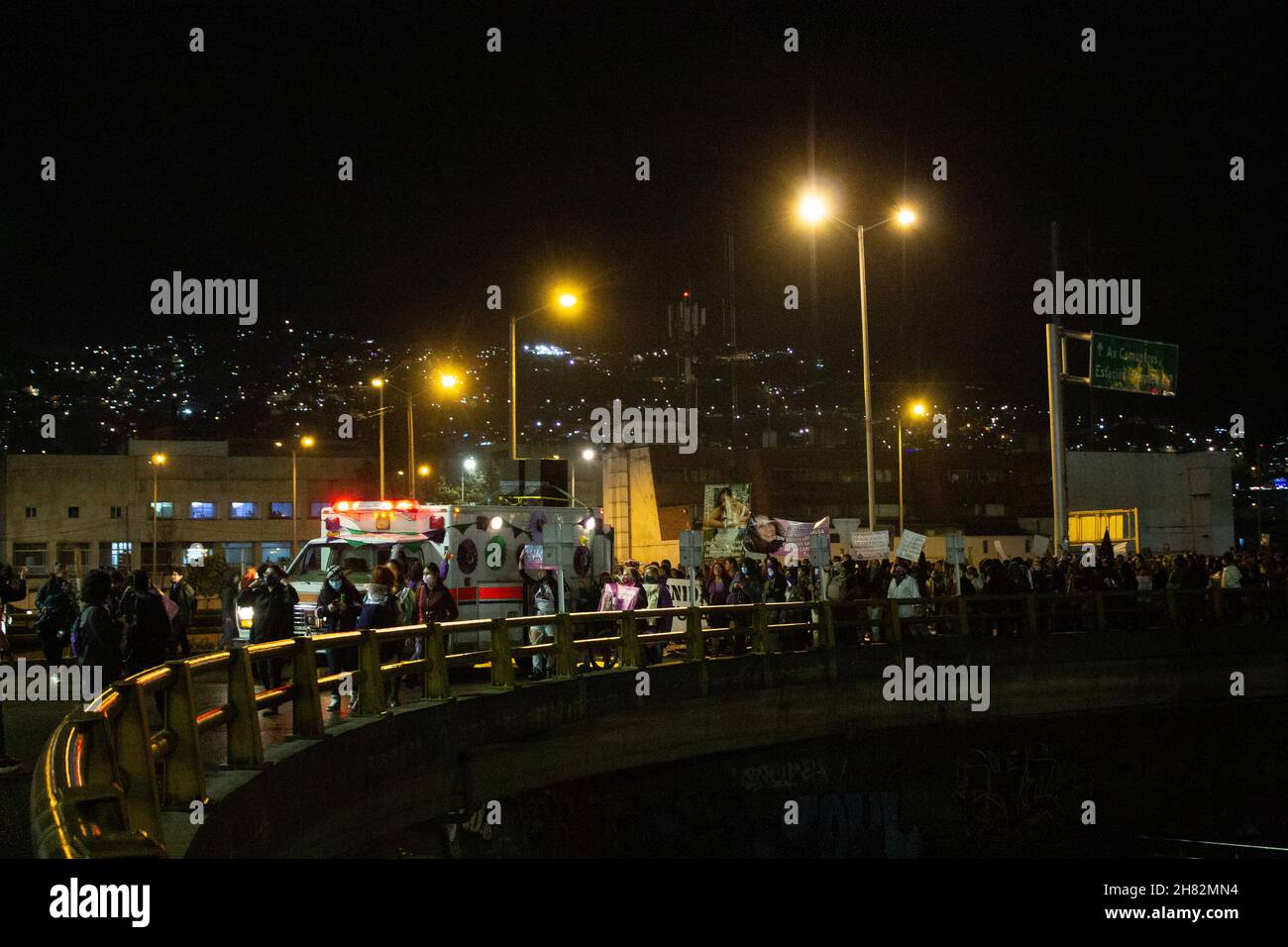 Am 25. November 2021 nehmen Frauen am Internationalen Tag zur Beseitigung von Gewalt gegen Frauen in Bogota, Kolumbien, Teil. Stockfoto