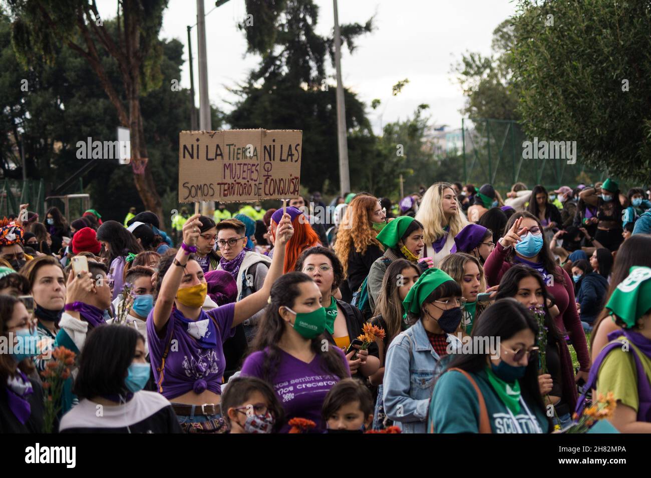 Am 25. November 2021 nehmen Frauen am Internationalen Tag zur Beseitigung von Gewalt gegen Frauen in Bogota, Kolumbien, Teil. Stockfoto