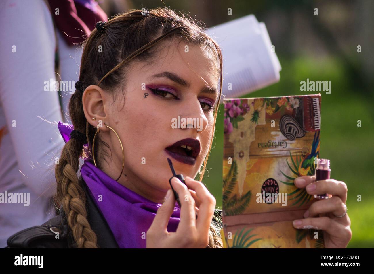 Am 25. November 2021 nehmen Frauen am Internationalen Tag zur Beseitigung von Gewalt gegen Frauen in Bogota, Kolumbien, Teil. Stockfoto