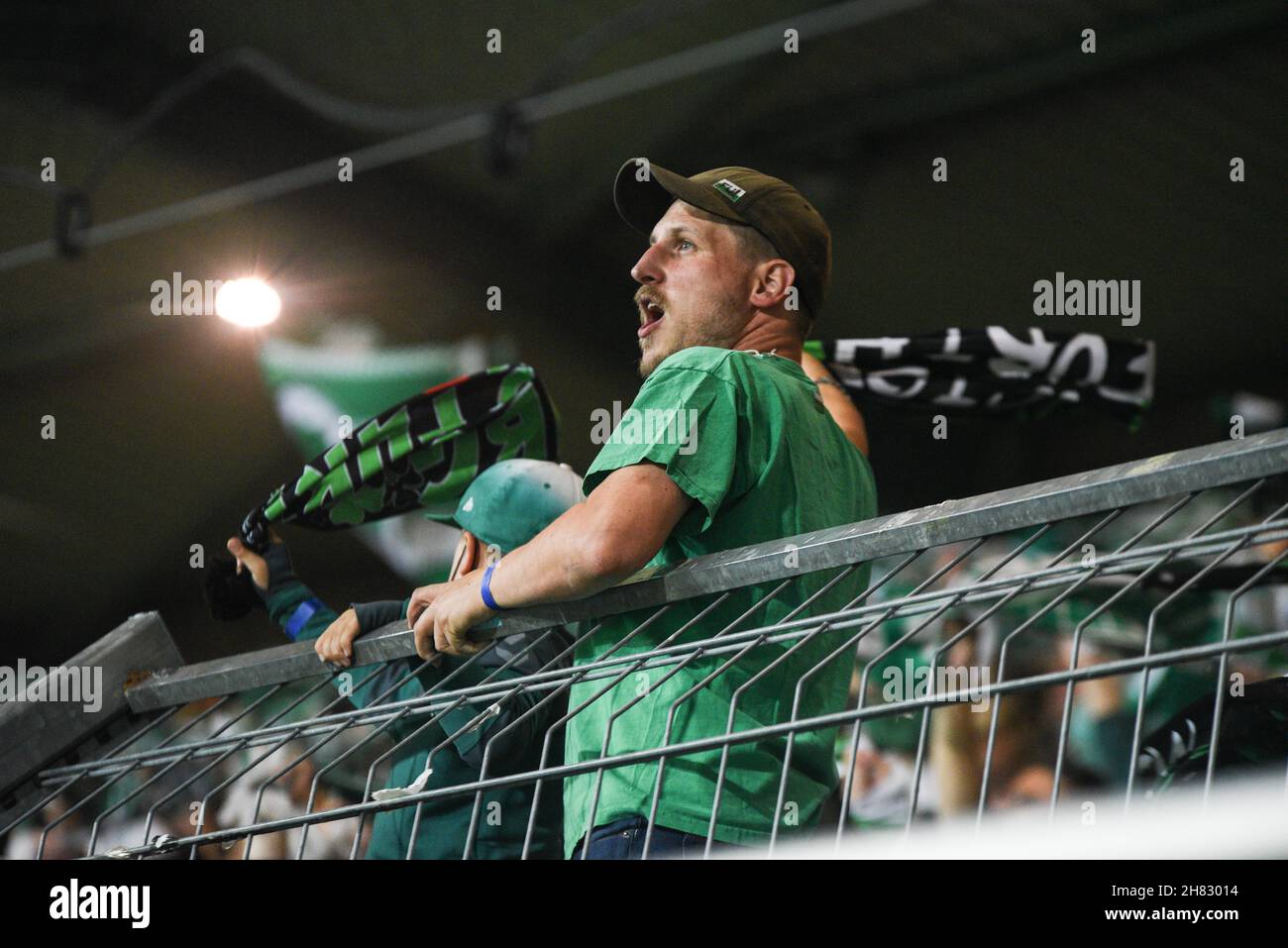 Deutschland, Fürth, Sportpark Ronhof Thomas Sommer - 24.09.2021 - Fußball, 1.Bundesliga - SpVgg Greuther Fürth gegen FC Bayern München Bild: Fürth Fans. Die DFL-Vorschriften verbieten die Verwendung von Fotos als Bildsequenzen und quasi-Video Stockfoto