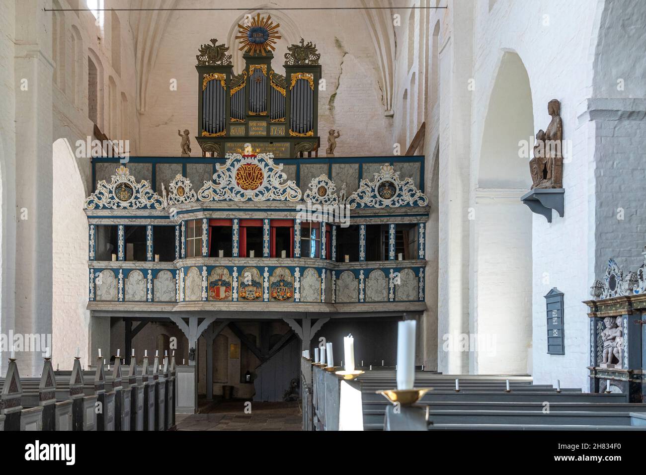 Orgel und Räume für den Adel in der Kathedrale der Abtei von Børglum. Kloster Børglum, Hjørring, Nord-Zentral-Jütland, Dänemark, Europa Stockfoto