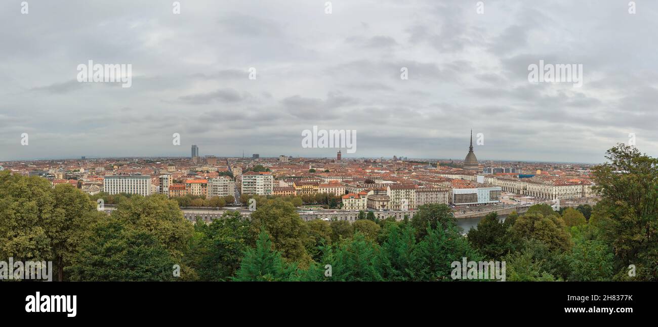 Schönes Panorama von Turin von oben, Italien Stockfoto