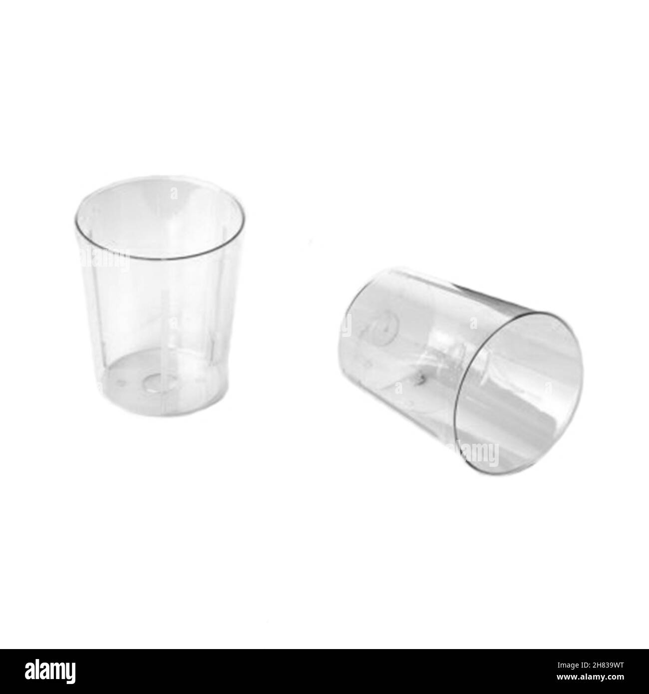 Kunststoffbecher oder -Glas isoliert auf weißem Hintergrund, ein Glas für Desserts, Saft oder Eis Stockfoto