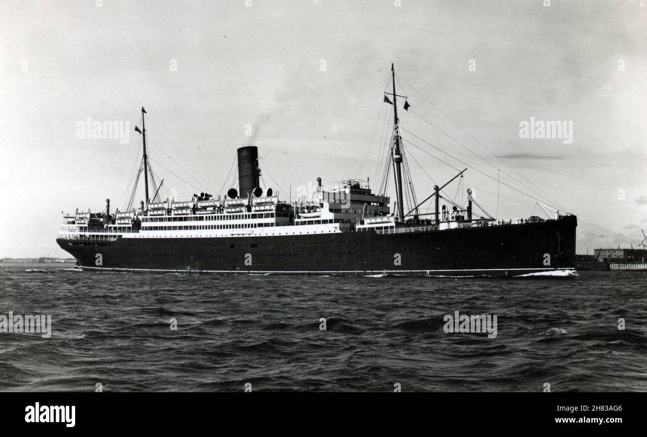 RMS Laconia in Cunard-Farben vor 1939. Beim Ausbruch des Zweiten Weltkriegs wurde sie in ein Truppenschiff umgewandelt. 1942 wurde sie von einem U-Boot versenkt, während sie italienische Kriegsgefangene transportierte. Der U-Boot-Kommandant organisierte eine Rettung, wurde aber versehentlich angegriffen. Dies führte zum Lakonien-Orden, der jegliche zukünftigen Rettungsaktionen Verbot. Stockfoto