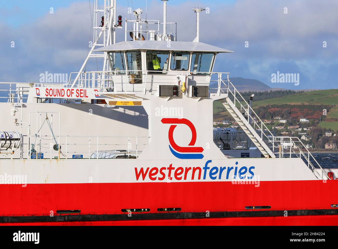 WESTERN Ferries Autofähre „Sound of Seil“, die von Gourock nach Dunoon auf der Halbinsel Cowal über den Firth of Clyde, Schottland, Großbritannien, fährt Stockfoto