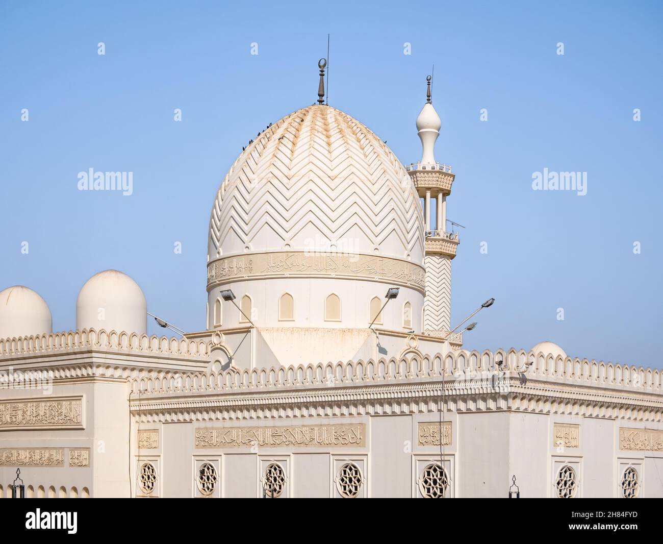 Aqaba, Jordanien - 09.01.2021: Sharif Hussein bin Ali Moschee im Zentrum der Hafenstadt Aqaba. Stockfoto